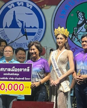 Pheeraya Phuangsombut Instagram - พิธีเปิดงาน เจ้าแม่ทับทิม เจ้าพ่อเจ้าแม่ ตาคลี ประจำปี 2567 
🙏🏻
Dress : @whitehousethailand @lengleader