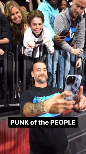 Phil Brooks Instagram - @cmpunk having fun with the Philly crowd at the #RawAfterMania last night 😂🤳
