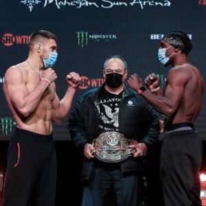 Phil Davis Instagram - Weigh ins are over. Now it’s time to eat! 
#bellator257 ....

.

.

.

.

.

#mainevent #fighter #fightlife #allornothing
#eyeofthetiger #beastmode #psualumni #psuwrestling