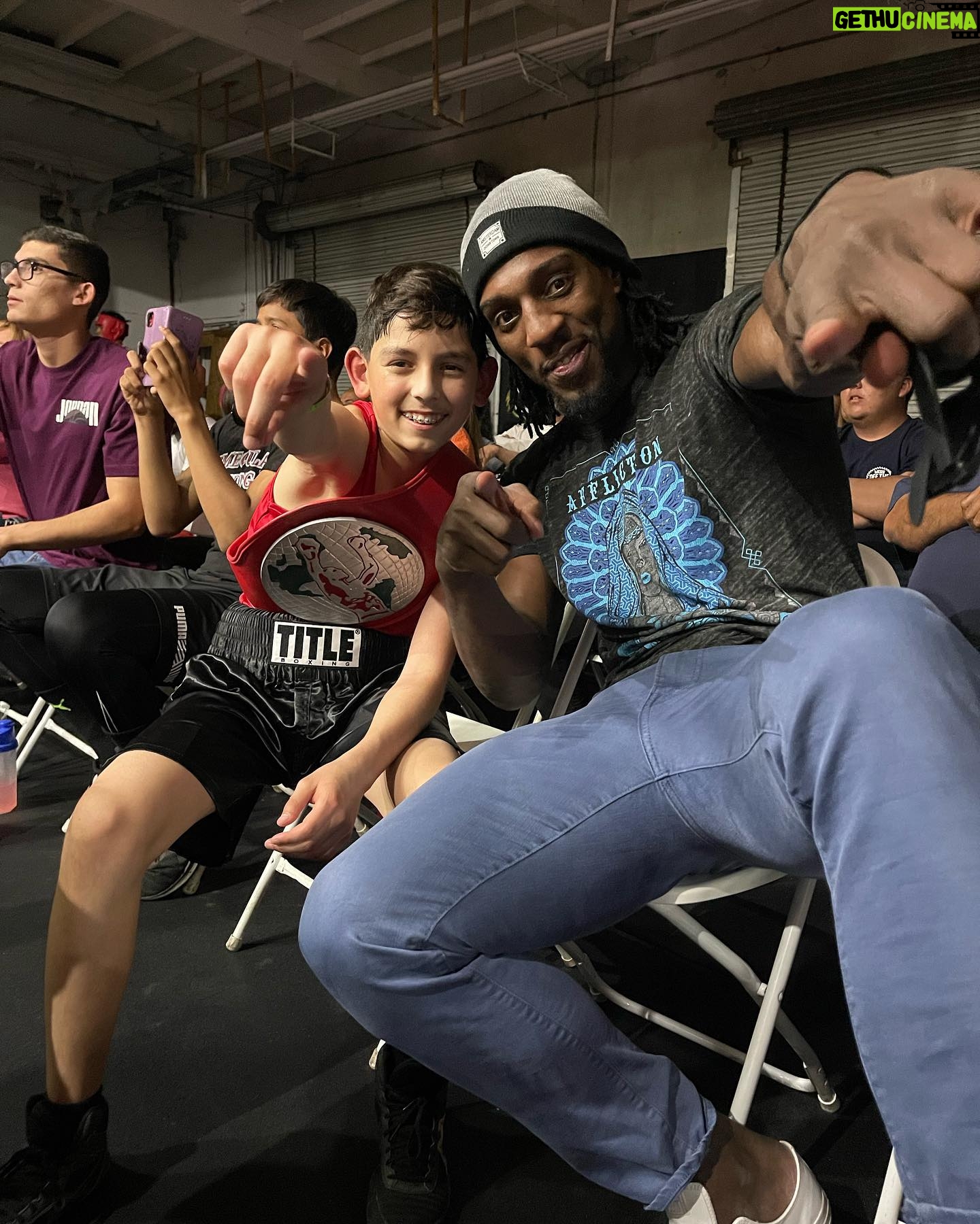 Phil Davis - 560 Likes - Me and the Champ👊