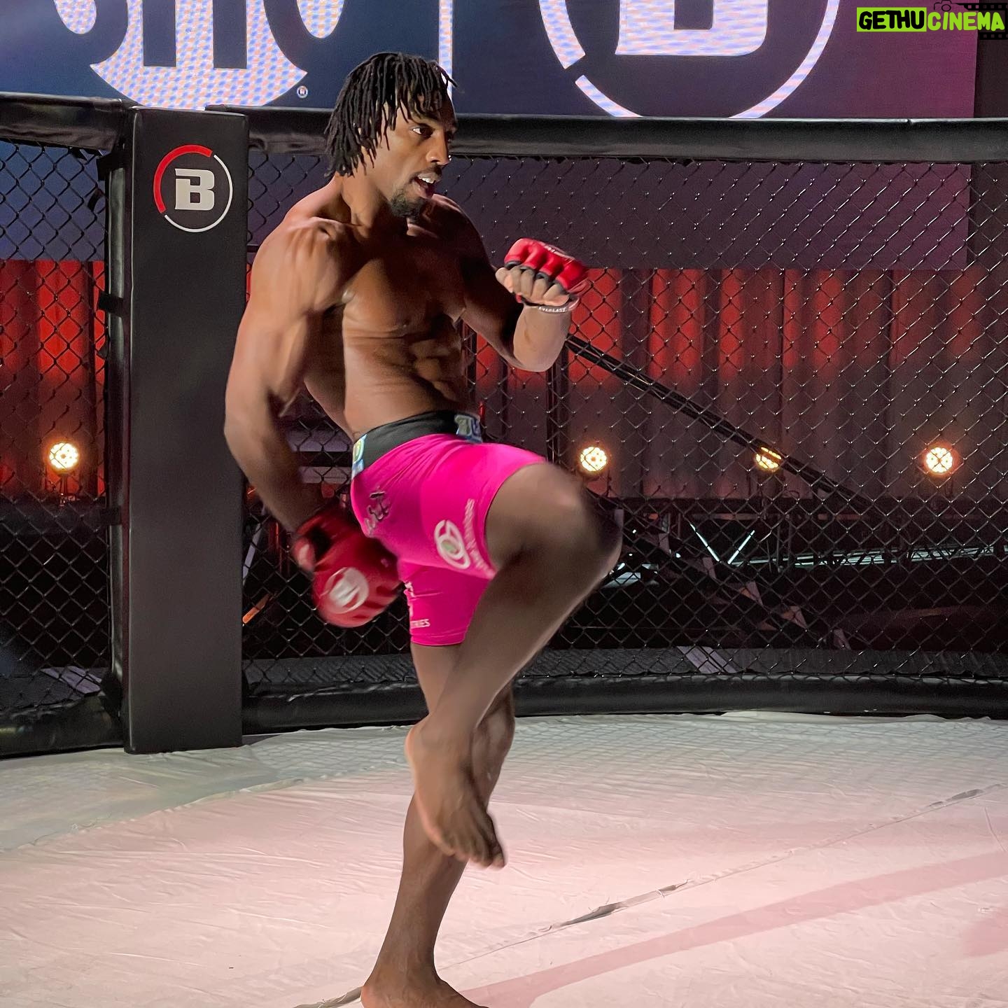 Phil Davis - 2.9K Likes - IT’S APRIL!!! U guys knows what that means..... FIGHT MONTH💪
.
.
.
.
.
.
#mmatraining #mmafitness #fitnessgym #fitnesspageforall #fitnessclub #fightlife #fighterlife #successfulmindset