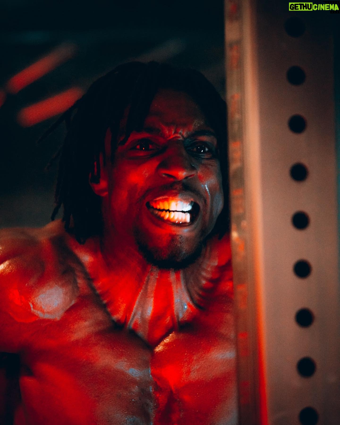 Phil Davis - 1K Likes - Eyes on the prize
@ca_creative_adrenaline @deadly.rythm
.
.
.
.
.
.
#mmatraining #mmafitness #fitnessgym #fitnesspageforall #fitnessclub #fightlife #fighterlife #successfulmindset