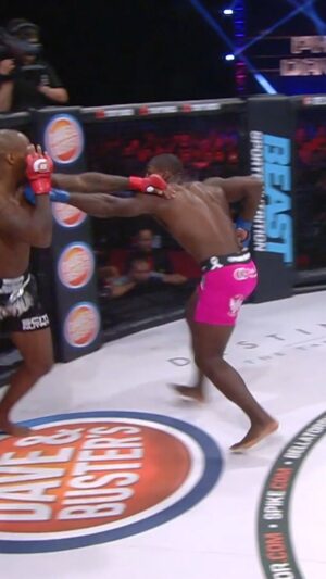 Phil Davis Instagram - Will "Mr. Wonderful" stop Anderson? 👊

@philmrw returns after a year out to face @coreya_mma LIVE from the @wintrustarena in Chicago 🇺🇸

#Bellator297 | Fri, June 16th | @shosports