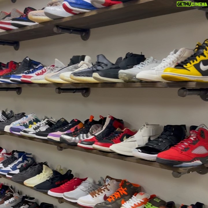 Phil Davis - 496 Likes - Big thanks to my boy @therealsneakpeek for letting me crash into the middle of his YouTube filming. Sneaker heads check my boy out!