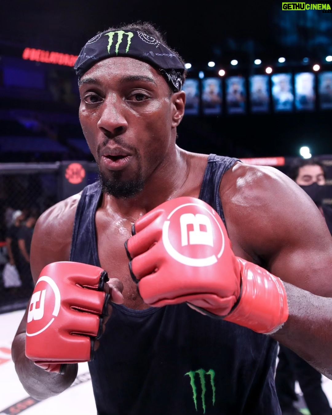 Phil Davis - 3.4K Likes - Happy Birthday to "Mr Wonderful," @philmrw! 🎂
Who would you like to see the No.2 ranked Bellator light heavyweight face next? 🤔