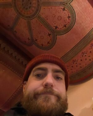 Phil Roy Instagram - Amour, amitié, famille, blagues et boites de déménagement…2023 quoi!