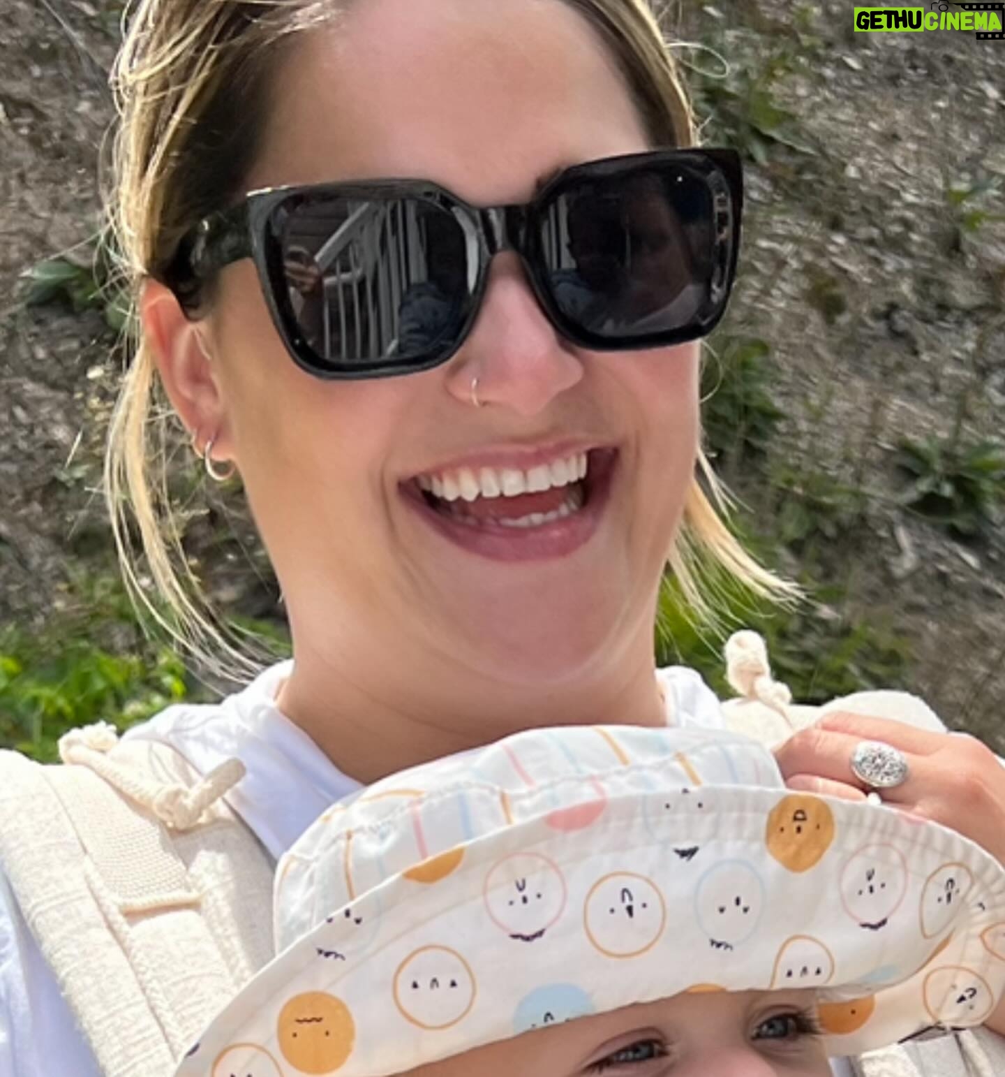 Phil Roy - 7.1K Likes - Bonne fête à ce hotbabe, avec qui je partage les plus beaux moments. Cette Reine du porte bébé qui calme tout sur son passage. Qui aurait pu croire que cette soirée de canicule sur Masson était le début de la plus belle histoire au monde. Bonne fête Virg! Je t’aime.
