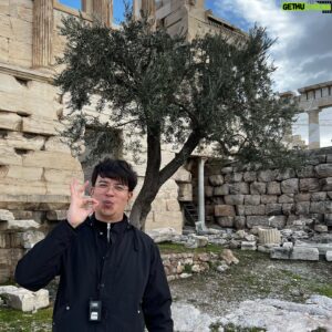 Phil Wang Instagram - Oi oi! Poi poi! (Trying a new greeting out) My tour around the UK and Ireland starts March 23rd. Already some dates sold out with others down to the last few tickets. Link in bio 🎟️

Swipe right for pic of me with Athena’s olive tree 😘👌🏼. Pretty cool actually. Poi poi!