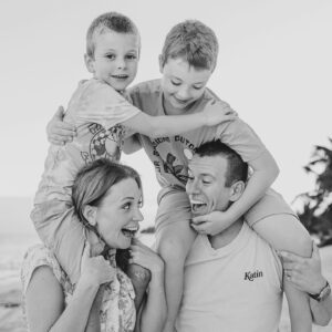 Philip DeFranco Instagram - We actually took some family photos for once 🤣❤️