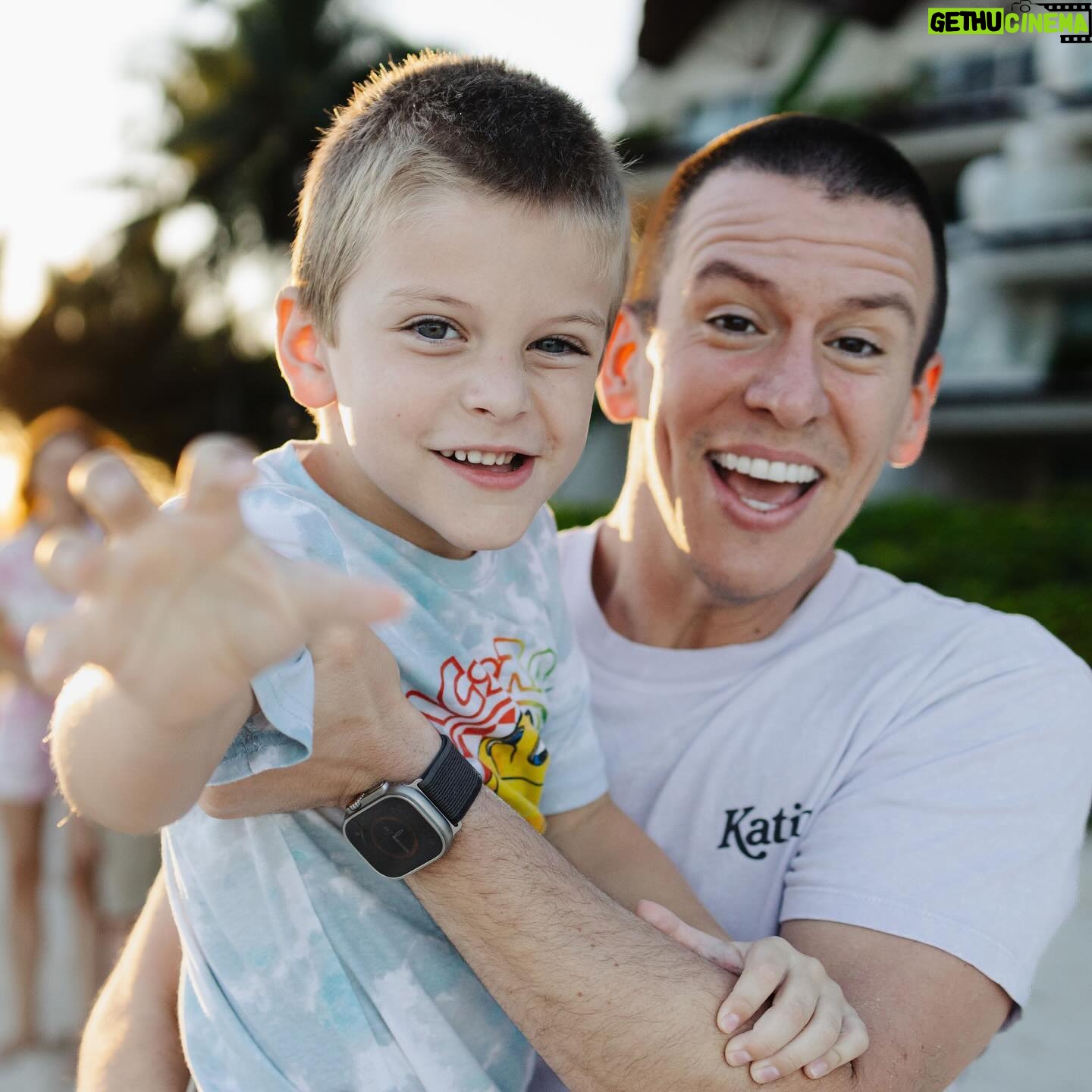 Philip DeFranco - 23.8K Likes - We actually took some family photos for once š¤£ā¤ļø
