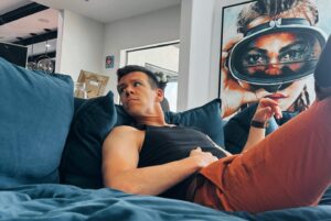 Philip DeFranco Instagram - Quarterly Health Update ❤️🎉
It’s been about 2  years since I started taking my health seriously. It’s been a long process and Im not done yet, but to all the people in my circle and yall online that gave me advice and cheered me on well before I had progress photos to post thank you. 

A lot of it has come down to healthier food choices and hikes at first but I’ve also recently simplified my workouts largely to what my friends and I call the #Daily100. We send each other texts to make sure we’re staying on schedule. I’m only on Day 12 of that but it’s felt great and easier to keep up with knowing I’m not doing it alone. 

100 pushups
100 crunches
100 squats
2-3 minutes of planks
On “Bonus Days” where Im able to steal away the time I do an 8 mile hike/jog for cardio/mental health/listening to audio books 😅

Anyways I love yo faces and I’ll see you on the show ❤️