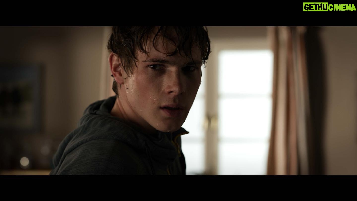 Philip Froissant - 5K Likes - ab heute gibt es Schwarze Insel auf Netflix zu sehen!
Ich hatte eine wundervolle Zeit auf einer wunderschönen Insel mit tollsten Kolleg*innen und Team! Ich freue mich riesig 😱❤️
Danke für diesen stürmischen Ritt und die schönen Erlebnisse und Erfahrungen die ich mit euch sammeln durfte!
@alice.dwyer
@mercedes_mue
#sammyscheuritzel
@lieselotte.voss
#hannszischler
#miguelalexandre
#odeonfiction
@netflixde
@schlag_agentur
@walchermanagement