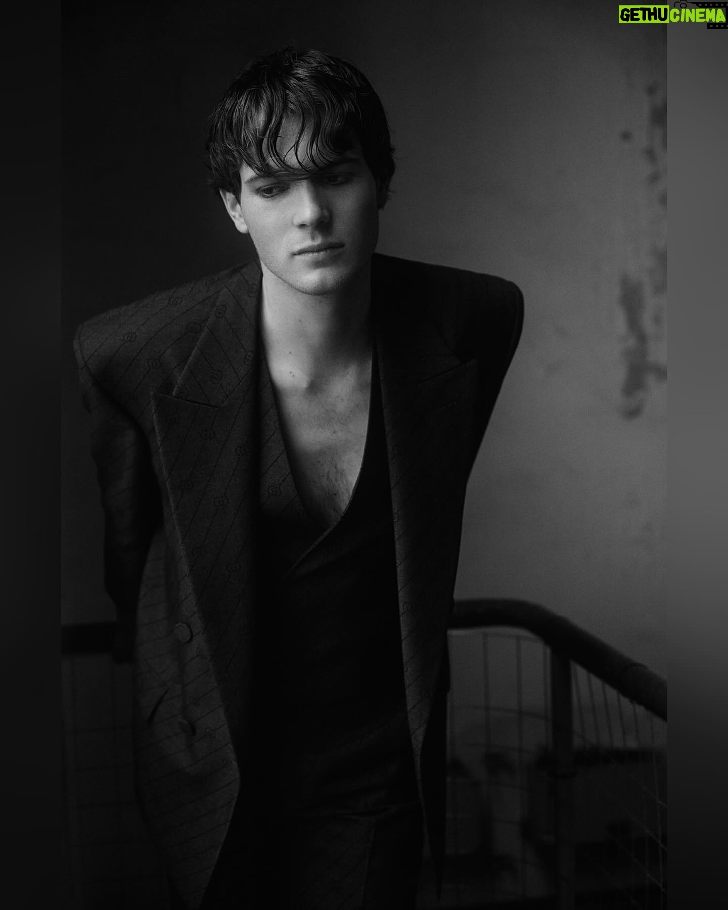 Philip Froissant - 5.3K Likes - @icon.magazin Mr. Icon pt 1
Some of the beautiful shots by @alex_wtb ,was such a pleasure to work with you guys! #mricon
Photo @alex_wtb
Styling @daniel.sartore
Hair Make-Up with @labiosthetiqueparis @joerg_oppermann @maja__botic
Production @repberlin
Ac @lexi.gundlack@sebastian.eichelberger