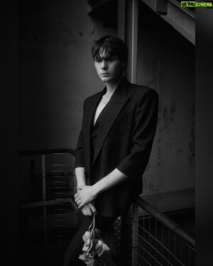Philip Froissant Instagram - @icon.magazin Mr. Icon pt 1

Some of the beautiful shots by @alex_wtb ,was such a pleasure to work with you guys! #mricon 

Photo @alex_wtb
Styling @daniel.sartore
Hair   Make-Up with @labiosthetiqueparis @joerg_oppermann @maja__botic
Production @repberlin
Ac @lexi.gundlack@sebastian.eichelberger
