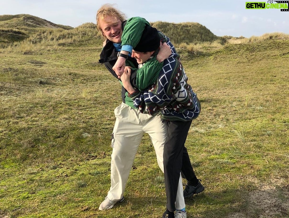 Philip Froissant - 5.4K Likes - @sammy.scheuritzel and me rehearsing our epic fight scene that didn’t make it into the movie due to unfortunate circumstances
5days to go!!! Schwarze Insel @netflixde
#schwarzeinsel #netflixde #sammyscheuritzelwasmyfirstlove #moviebestie