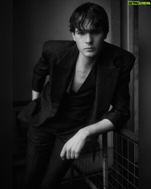 Philip Froissant Instagram - @icon.magazin Mr. Icon pt 1

Some of the beautiful shots by @alex_wtb ,was such a pleasure to work with you guys! #mricon 

Photo @alex_wtb
Styling @daniel.sartore
Hair   Make-Up with @labiosthetiqueparis @joerg_oppermann @maja__botic
Production @repberlin
Ac @lexi.gundlack@sebastian.eichelberger