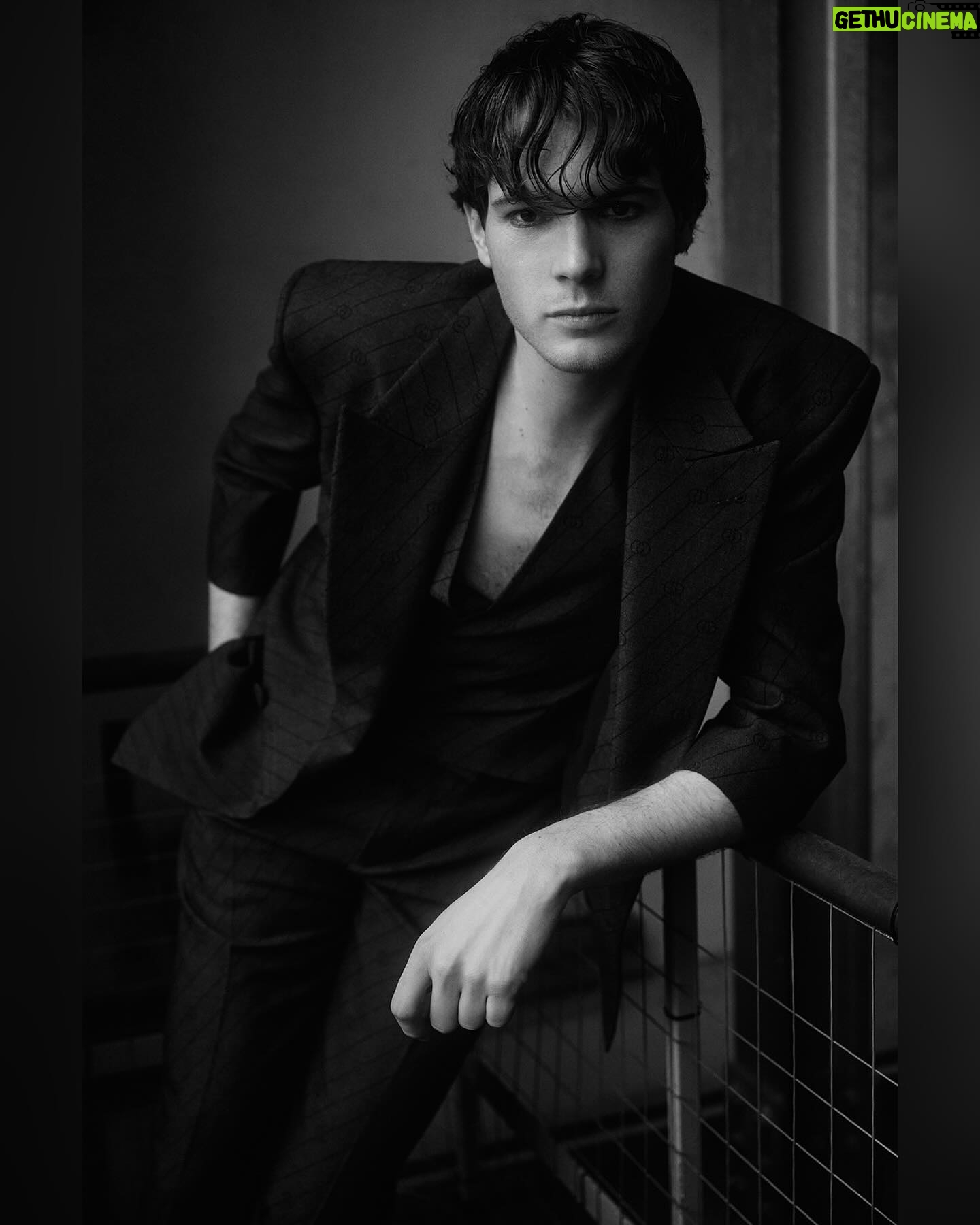 Philip Froissant - 5.3K Likes - @icon.magazin Mr. Icon pt 1
Some of the beautiful shots by @alex_wtb ,was such a pleasure to work with you guys! #mricon
Photo @alex_wtb
Styling @daniel.sartore
Hair Make-Up with @labiosthetiqueparis @joerg_oppermann @maja__botic
Production @repberlin
Ac @lexi.gundlack@sebastian.eichelberger