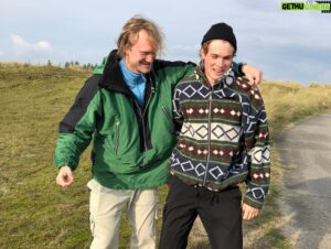 Philip Froissant Instagram - @sammy.scheuritzel and me rehearsing our epic fight scene that didn’t make it into the movie due to unfortunate circumstances 

5days to go!!! Schwarze Insel @netflixde 

#schwarzeinsel #netflixde #sammyscheuritzelwasmyfirstlove #moviebestie