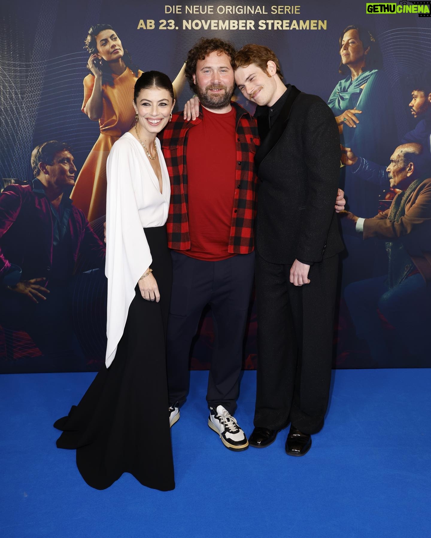 Philip Froissant - 12.4K Likes - Some Blue Carpet Impressions from our Premiere Night.
It was a blast!
One Trillion Dollars in @paramountplus / Eine Billion Dollar @paramountplusde available from 23d of November!
Thanks for this very special night!
📸Credit: Sebastian Gabsch, Paramount
Also many thanks for the beautiful fits for Interviews and Carpet @emporioarmani #unpayedadvertisement