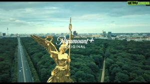 Philip Froissant Instagram - Here we go! 🚴‍♂️💸

So happy to share the trailer for my new series „One Trillion Dollars“ with you!

The series will launch on @paramountplus worldwide on November 23rd.

What a ride, what an experience, I’m deeply thankful for being part of this and for meeting and working with all the amazing people who put all their heart into making this happen.

Can’t wait to see you all on the premiere in Berlin! 

@lamastronardi @oliver_masucci @nyamandiadrian @louisnitsche @stefano.cassetti @erdalyildiz_official @carl_malapa @carsten_bjornlund #gretascacchi 

#florianbaxmeyer @isabelbraak @maximilianhoever @yo_shi_7 @marcuskanter @cassandra_han_casting
And many many more🥰

@schlag_agentur 
@needagency 
 
@wiedemann_und_berg
@paramountplusde @paramountplus 

#onetrilliondollars #einebilliondollar #paramountplus