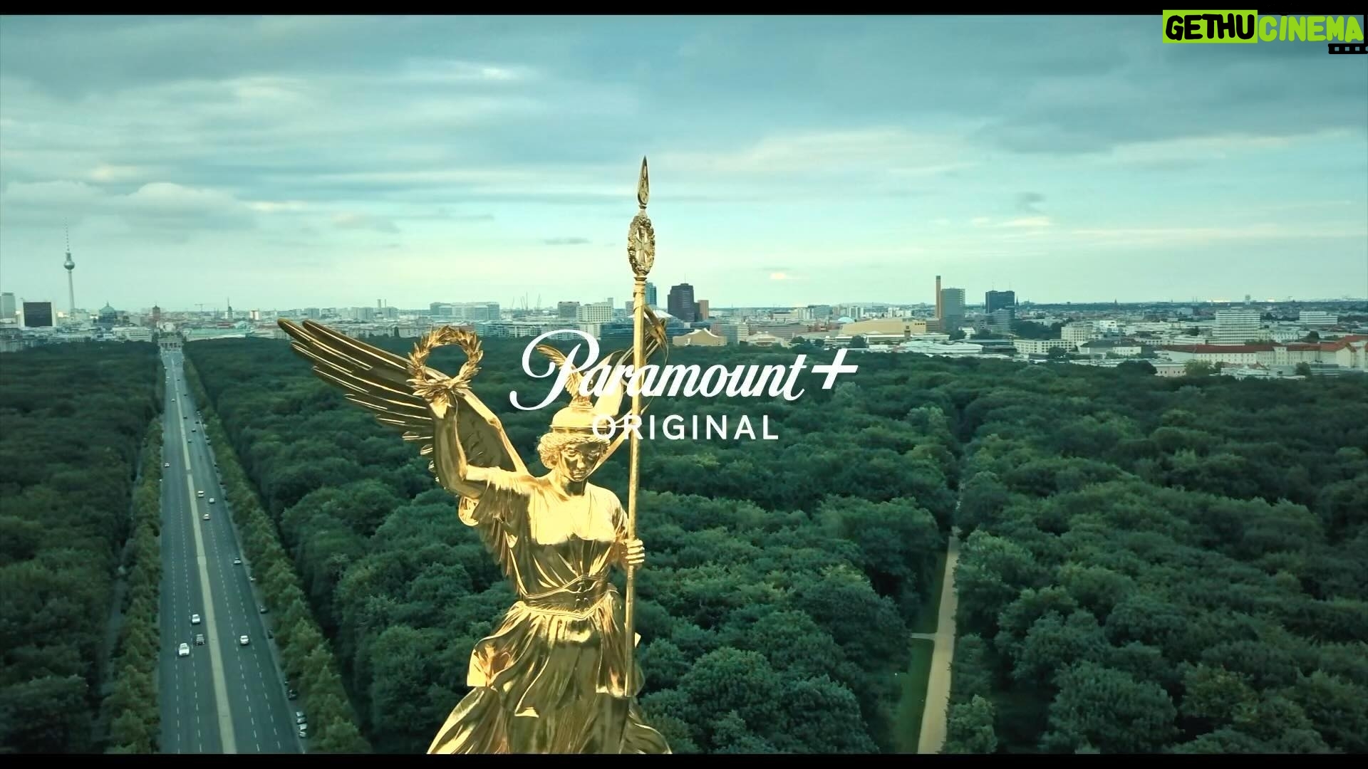Philip Froissant - 6.6K Likes - Here we go! 🚴♂️💸
So happy to share the trailer for my new series „One Trillion Dollars“ with you!
The series will launch on @paramountplus worldwide on November 23rd.
What a ride, what an experience, I’m deeply thankful for being part of this and for meeting and working with all the amazing people who put all their heart into making this happen.
Can’t wait to see you all on the premiere in Berlin!
@lamastronardi @oliver_masucci @nyamandiadrian @louisnitsche @stefano.cassetti @erdalyildiz_official @carl_malapa @carsten_bjornlund #gretascacchi
#florianbaxmeyer @isabelbraak @maximilianhoever @yo_shi_7 @marcuskanter @cassandra_han_casting
And many many more🥰
@schlag_agentur
@needagency
@wiedemann_und_berg
@paramountplusde @paramountplus
#onetrilliondollars #einebilliondollar #paramountplus