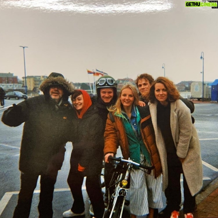 Philip Froissant - 4.9K Likes - CrewLove. Miss you guys!
@alice.dwyer
@mercedes_mue
@lieselotte.voss
#sammyscheuritzel
#miguelalexandre
@netflixde
#schwarzeinsel #blackisland #netflix
Foto: Lieselotte Voss
