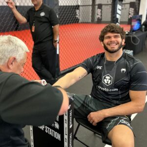 Philipe Lins Instagram - The time is coming / tá chegando 🚀💀🔥

#mma #ufc #ufc299 #teamlins #keepgoing #nevergiveup #tbt