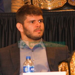 Philipe Lins Instagram - My first press conference when I had “21 years old” ... just nop // Minha primeira coletiva de imprensa quando tinha “21 anos de idade”... SQN 😁😬😎 #mma #ufc #teamlins #keepgoing #nevergiveup