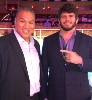 Philipe Lins Instagram - Que noite!!! A Ray Sefo, PFL vocês estão de parabéns por tudo que vem fazendo pelo MMA pelos atletas e continuam fazendo história, foi uma honra estar com vocês!!! Parabéns Bruno Cappelozza a Kayla Harryson a (Jorjão, Ronny, Renan vocês fizeram um ótimo trabalho!!)
🇺🇸 What night!!! To Ray Sefo, PFL you are to be congratulated for everything you have been doing for MMA for the athletes and you are keep making history, it was an honor to be with you!!! Congratulations Bruno Cappelozza and Kayla Harryson you guys fought a lot!!! 🚀💯🏆🙏
#mma #ufc #pfl #teamlins #keepgoing #nevergiveup