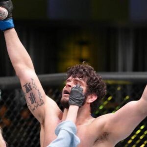 Philipe Lins Instagram - Always believing, the best is yet to come // Sempre crendo, o melhor ainda está por vir! 💀🚀💯 

#mma #ufc #teamlins #monstro #believe #faith