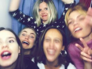 Philippa Coulthard Instagram - Monday night dance sesh 🕺🏼