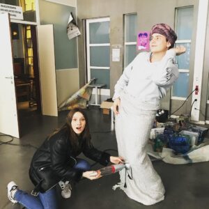 Philippine Stindel Instagram - 🧞‍♀️ ! #aladin #monreve #lampeagenie #skamlerespect @skamfrance.live
