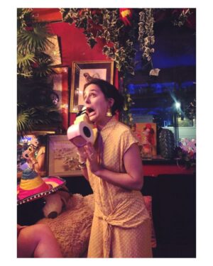 Phoebe Fox Instagram - “Helloaaaw?!”
