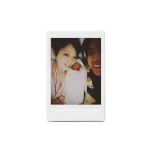 Phoebe Lin Instagram - 👶🏻
第二胎的感受真的是double
懷的過程特別辛苦
生的痛特別強烈

這次生產更害怕
少了第一胎的衝勁和義無反顧
多了很多擔憂和萬一
生產前躺在那身體都會不自覺的發抖
（（覺得生到眼球都凸了

這次真的是封箱之作人生圓滿謝謝感恩😌

謝謝桃園禾馨我兩胎的陳貞蓉醫生（（每次掛號都爆掉但我生完了所以你們可以預約
每次產檢她都樂觀開朗的鼓勵我
：媽媽開心最重要！想吃什麼就吃喔！
生產中她也都給予溫柔堅定的力量給我滿滿的安全感💪🏻

當然還有先生跟家人啦！先生很重要🫶🏻
最後就是大家最關心的我的女兒看到弟弟有沒有說什麼？

有
她說：我不要看了我想回家。

#welcometotheworld  #hello_ocean