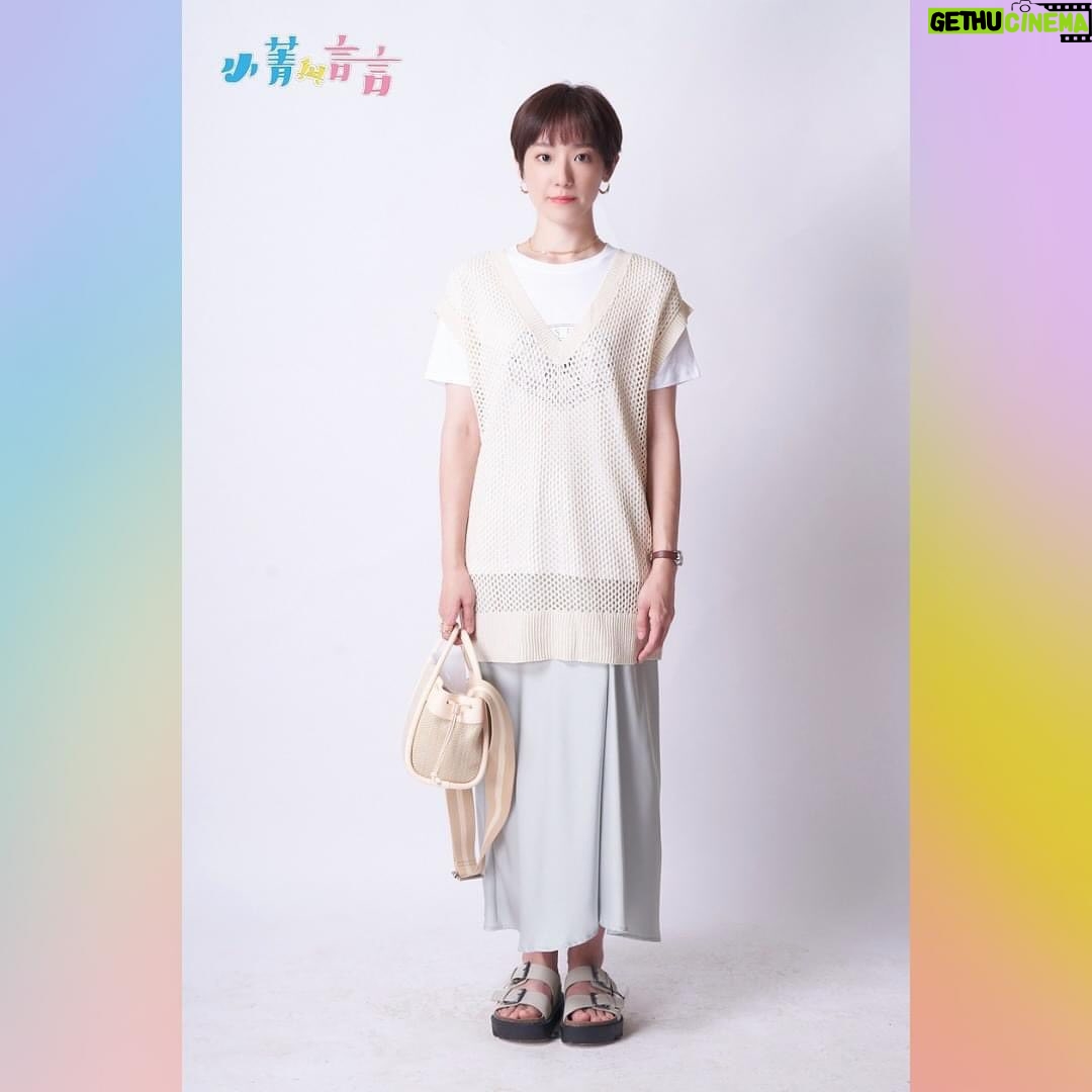 Phoebe Lin - 203 Likes - #小菁與言言 @jingandyen.official
跟朋友分享最近拍的戲,沒想到大家第一時間都回:小金魚演員?
好,
大家好,
我是小金魚,演員。
🐟
