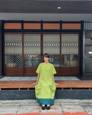 Phoebe Lin Instagram - @jingandyen.official  #小菁與言言 
每週一三五都會上架YouTube 唷！期待源源不絕的反饋🤲🏻🫶🏻

最近的肚臍&體型已經成為胖虎回不去了( ･᷄ὢ･᷅ )看著漂亮的照片感嘆(｡ ́︿ ̀｡)

Makeup @backstage_aga 
Hair @dustin_four_hair 
Clothes @uuin_official