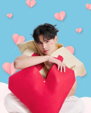 Phromphiriya Thongputtaruk Instagram - Will you be my Valentine? 🌹

Photo @peerawat.production
Make up @homeless_makeupb
Hair @phkhomr
Stylist @iamsoontorn24
Clothes @champchawan
Asst @noomniiiiiiiiiiiii