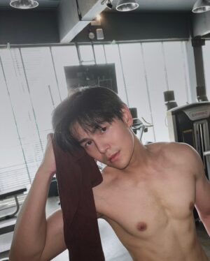 Phromphiriya Thongputtaruk Instagram - ฟีลลิ่งแบบว่าอู้วว! อู้วหูวร้อนเกิ้นนน