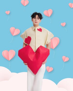 Phromphiriya Thongputtaruk Instagram - Will you be my Valentine? 🌹

Photo @peerawat.production
Make up @homeless_makeupb
Hair @phkhomr
Stylist @iamsoontorn24
Clothes @champchawan
Asst @noomniiiiiiiiiiiii