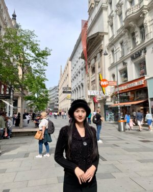 Phunthida Phairuangkij Instagram - 💂‍♀️😊