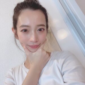 Phương Chị Instagram - 今日は一日お掃除dayでした❣️
⁡
根っからの綺麗好きなので週一のお休みの日(出来れば日曜日)にはプチ大掃除をしてます😚
私の中で家の中の綺麗さがモチベーションになっていて、例えば撮影期間で毎日のように撮影とかがあって掃除出来ない＝部屋が散らかっている＝あー自分今余裕ないなぁ…ってなるんですよね😳
⁡
だから、掃除にする事によって、よしっ、今日からまた一週間、頑張るぞ！ってなるし、気持ちと心のリセットになるんですよね😌
まぁ、ただの自己満なんだけどね😛
⁡
今日は久しぶりにガッツリお掃除出来たから気持ち良し👌✨
⁡
皆様のモチベーションはなんですか😳？