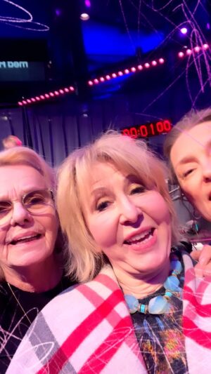 Pia Johansson Instagram - Det nya tjejbandet; TheSmåländers” #mariegöranzon @_marie_richardson_ #påminuteninspelning 🥳