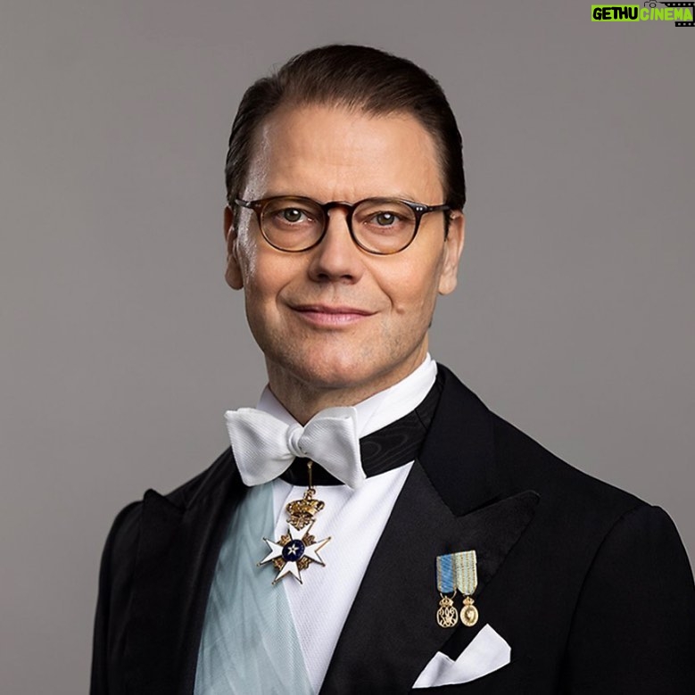 Pia Johansson - 26.7K Likes - Min absoluta favorit Prins fyller 50 Ć„r i dag! Hurra fƶr en man som sĆ„ ƶmsint, vackert och kƤrleksfullt stƶttar sin Kronprinsessa i allt! Du fƶddes samma dag som nƤr Konung Gustav den VI Adolf dog o din svƤrfar Kung Carl XVI Gustaf tilltrƤdde tronen. šššDu har en plats i mĆ„ngas hjƤrtan, sƤrskilt mittšš¶šµGrattis!
@prinsparet @kungligaslotten