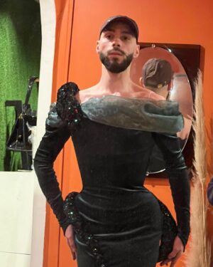Piche Instagram - Avant toute chose : t’es inscrit sur les listes électorales ? 
Parce que si tu penses avoir peur avec mon look c’est rien comparé à ce qui va nous tomber dessus si on vote pas le 30 juin . 

Ensuite, voici quelques extraits de backstage pour vous montrer mieux le travail extraordinaire de @statementpiecemakeup ( slide 5 ) qui a réalisé une véritable prouesse, je m’en remets pas 🫠

Et @geoffreymingot qui enchaîne les masterpieces ( mes looks Titanic, arlésienne, héroïne du passé, la finale au grand rex etc … ) 

Nails always by @nail_artist_bymama ❤️

Slide 6 par le meilleur @thefrenchbeautyboy PERIOD 

Donnons la lumière aux artisans sans qui nous ne ferions ( moi en tout cas ) rien du tout ❤️🥲