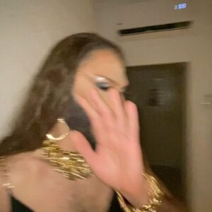 Piche Instagram - La picho prend le contrôle de cette légende pour en présenter une autre aka LA @vespi__ parce qu’il y a des personnes qui changent tout votre quotidien quand iels y rentrent .

Déjà on se devait de partager ce petit séjour ensemble au Maroc ( voir les slides sans jugement svp ) mais surtout y faut sachez que cette personne c’est mon sang ma SANGLE  et que même sans permis je mettrais toujours la ceinture avec elle pour être en sécurité ( sécurité visuelle notamment … parce que si je faisais tout toute seule je ressemblerais plus à Nadine Morano je pense ) 

On se dit pas qu’on s’aime parce qu’on est pas des PD mais t’as capté 🏳️‍🌈