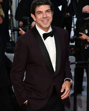 Pierfrancesco Favino Instagram - Ieri a Cannes per omaggiare il Maestro @marcobellocchio 

Grazie a @zegnaofficial e @alessandrosartoriofficial per avermi accompagnato sul red carpet del 74esimo @festivaldecannes