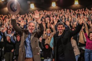 Pierfrancesco Favino Instagram - Non c’è niente di più bello di una sala piena e felice. Siete il nostro Oscar.

@cinemavictoriamodena @visionfilmdistribution @theindianaway @adler_entertainment @memo_films1 @skyitalia @fosforopress @carryover_pr @mate_it @marcoisaccocohen @motel_andrea @linda_caridi @francescodileva_official