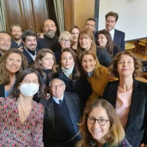 Pierfrancesco Favino Instagram - Sono particolarmente orgoglioso e felice di poter annunciare questa collaborazione. Sapere che potremo essere utili a insegnanti e studenti è una delle più grandi soddisfazioni che potessi sentire.

#unitiperlascuola 
@associazione.unita 
@alicenellacitta 
@premidavid 
@ministeroistruzione 
@mic_italia 
@profpbianchi 
@dariofrances