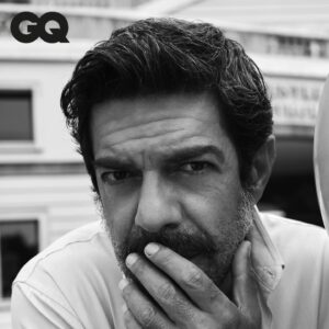Pierfrancesco Favino Instagram - Ringrazio la crew di @gqitalia per avermi dedicato la cover di ottobre, questo speciale servizio fotografico e la sincera, autentica, intervista di @audiffredi 

#GQottobre2020

Editor in chief: @audiffredi
Fashion Director: @nikpiras
Art Director: @federigogabellieri
Photographer: @studiojohansandberg
Fashion Editor: @nicoloandreoni
Video Director: @roiretard
Grooming: @gasseroman
Look: @dior

@carryover_pr 
@rivayacht 
@mate_it