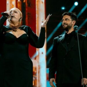 Piero Barone Instagram - "Non pensare a me,
Continua pure la tua strada senza mai pensare a me.
Forse piangerò ma in qualche modo, bene o male, tu vedrai,
Mi arrangerò” 

Piero e BigMama cantano “Non pensare a me” a #TuttiPerUno.